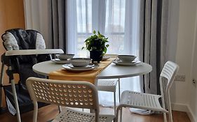 No 15 Modern Comfort In A Prime Southampton Location - Free Parking